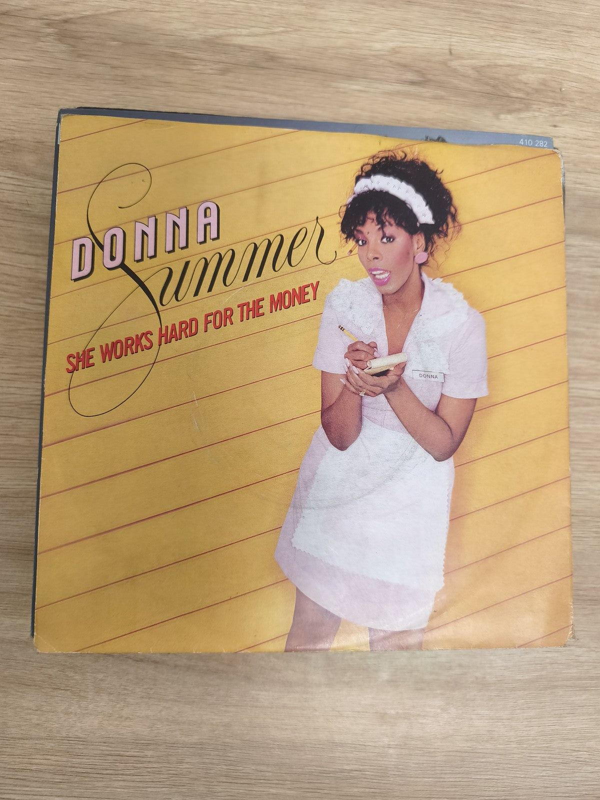 Vinyle 45 tours Donna Summer She Works Hard For The Money pochette jaune (Ref 1)