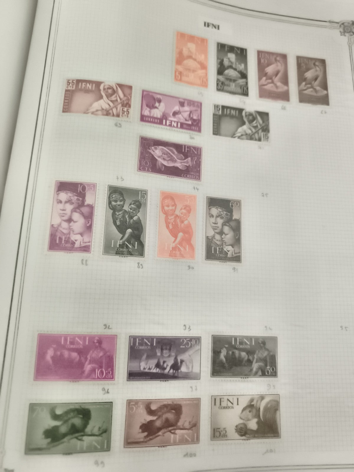 Timbres IFNI Espagne lot thématique animaux personnages philatélie