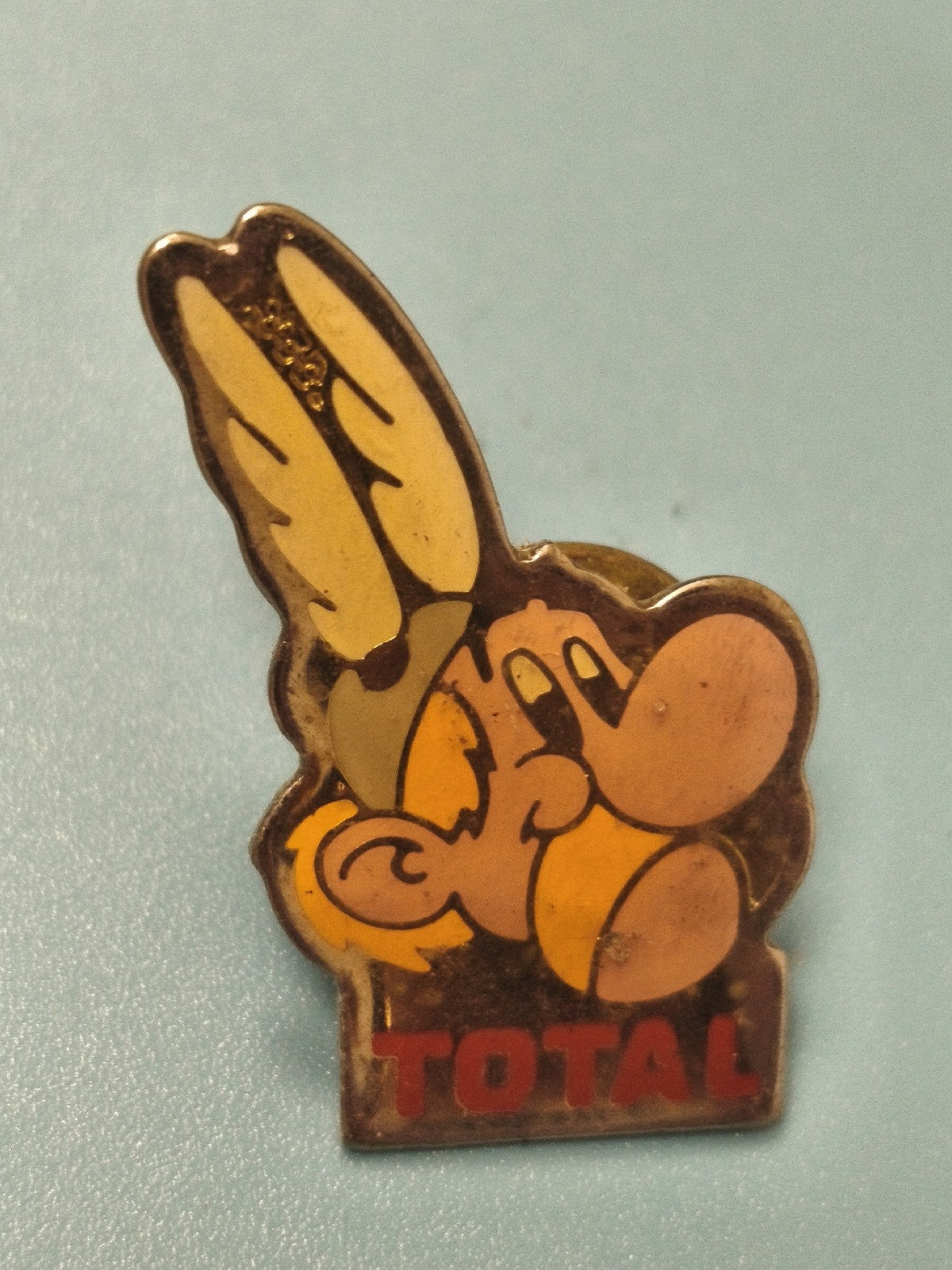 Vintage pin's Total Asterix ancien, collection publicitaire BD (Ref 6)
