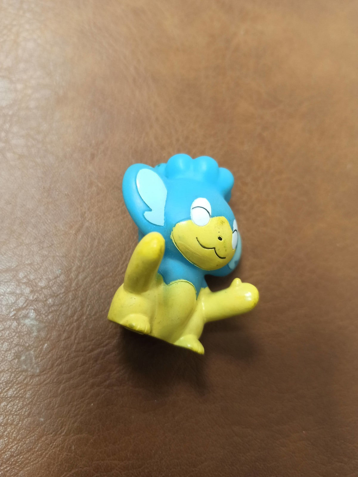 Figurine Pokémon vintage Panpour jouet ancien bleu jaune rétro déco