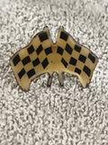 Pin's vintage drapeaux à damier course auto noir beige rétro (Ref 7)