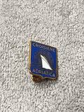 Pin's Croisière Adriatica émaillé bleu doré ancien badge bateau