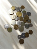 Lot de jetons anciens variés vintage – tokens métal, arcade, transport, IPC