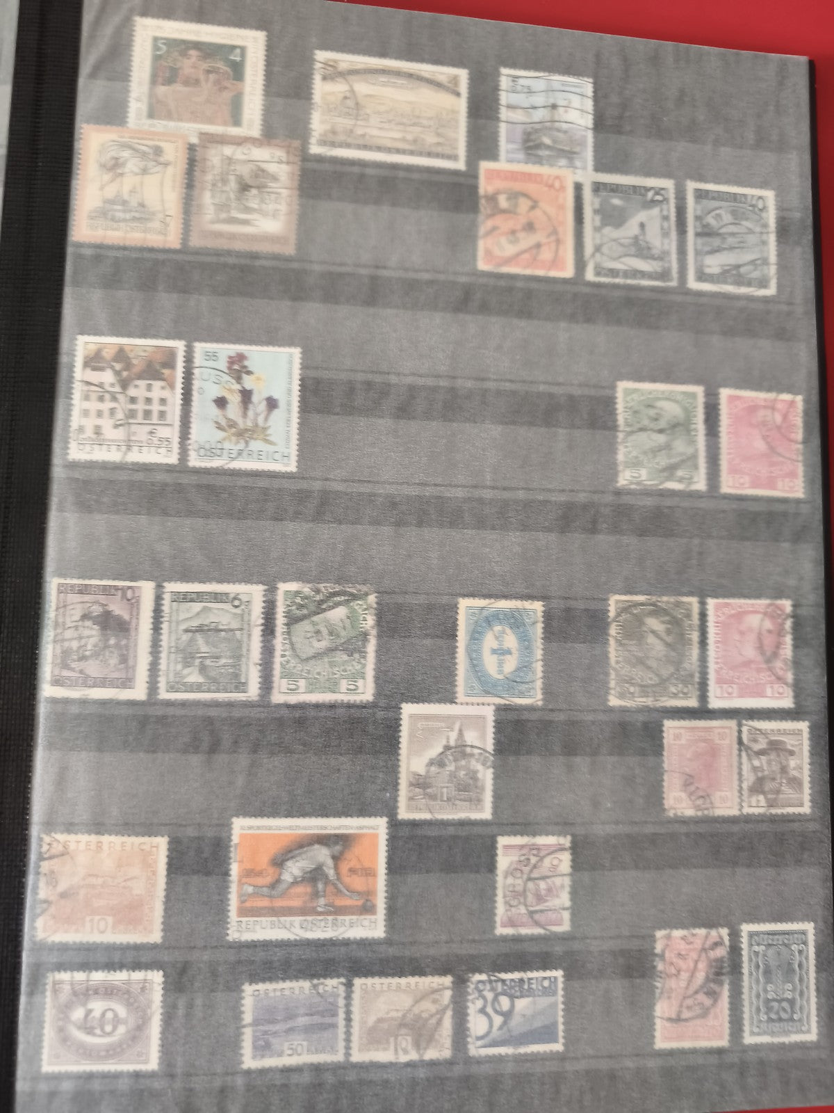 Lot de timbres oblitérés Autriche motifs variés couleurs multiples (support non