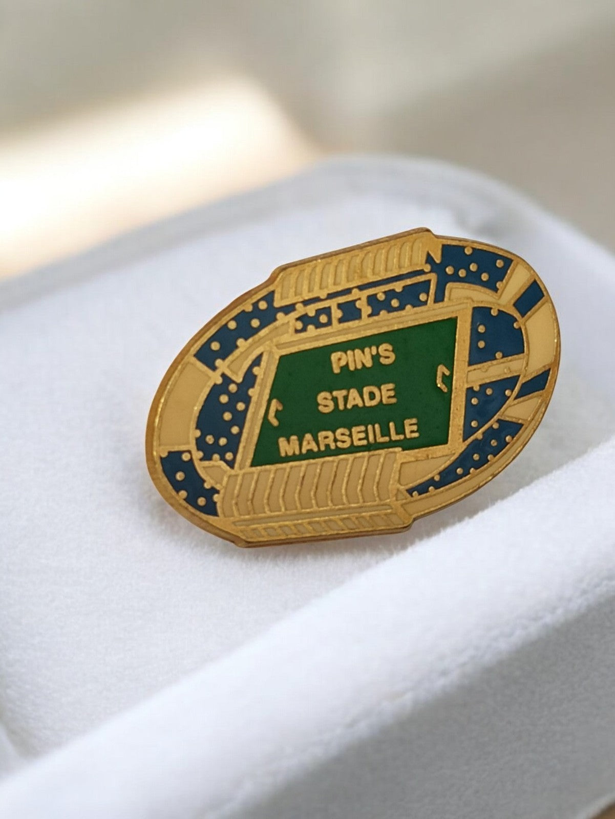 Pin's vintage Stade Marseille doré OM badge ancien football rare années 90