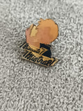 Pin's vintage Biscuits Mistral garçon émaillé publicitaire ancien (Ref 10)