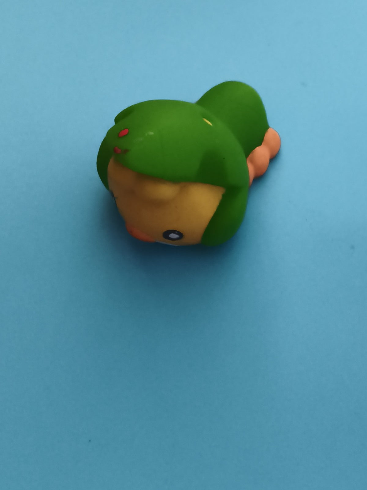 Finger puppet Pokémon Chenipan vert jaune figurine doigt jouet souple