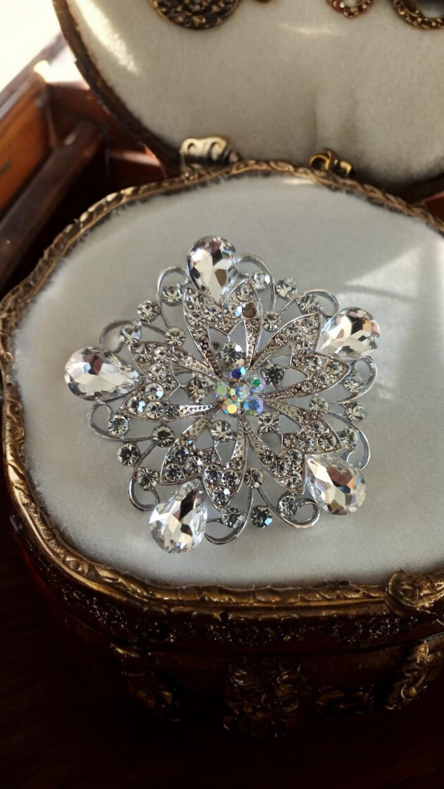Broche vintage strass cristal transparent – Bijou floral élégant rétro