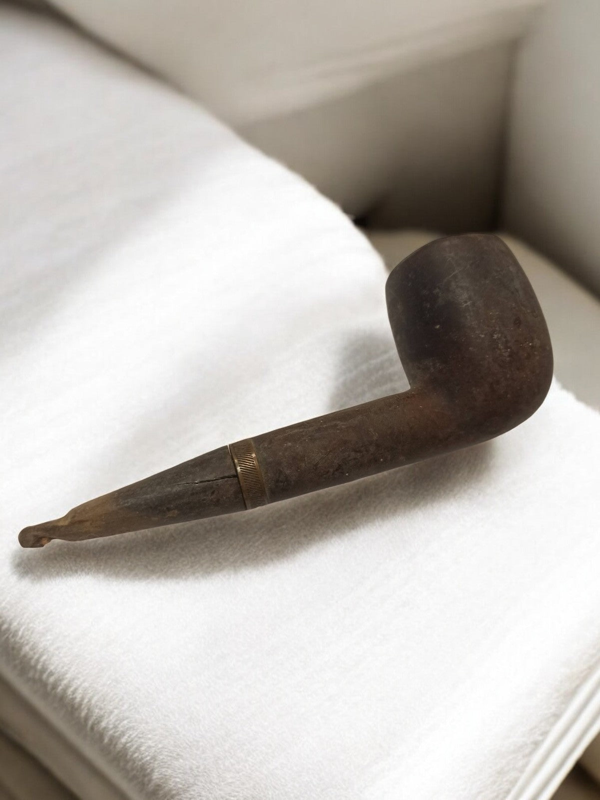 Pipe ancienne vintage à restaurer, finition foncée, objet rétro fumeur