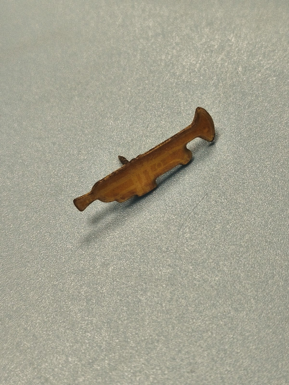 Vintage pin's saxophone doré, forme instrument musique, collection rétro