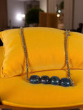 Collier vintage métal, perles effet nacré bleu, chaîne rétro années 70