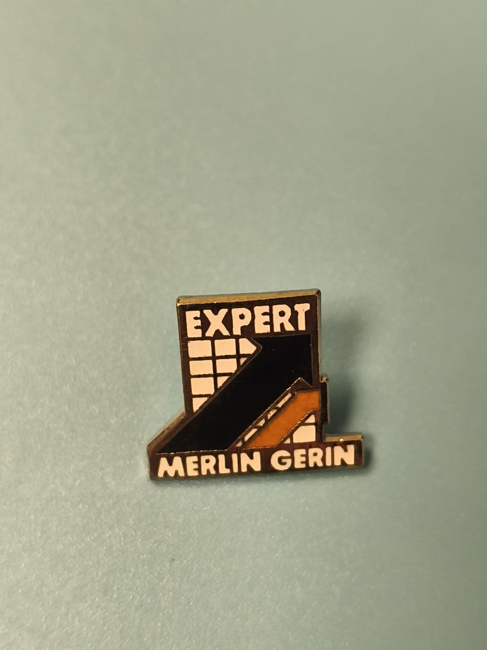 Vintage pin's expert MERLIN GERIN logo rétro émaillé collection (Ref 9)