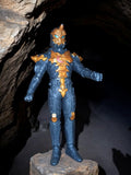 Figurine Bandai Ultraman monstre noir doré Japan Hero Series