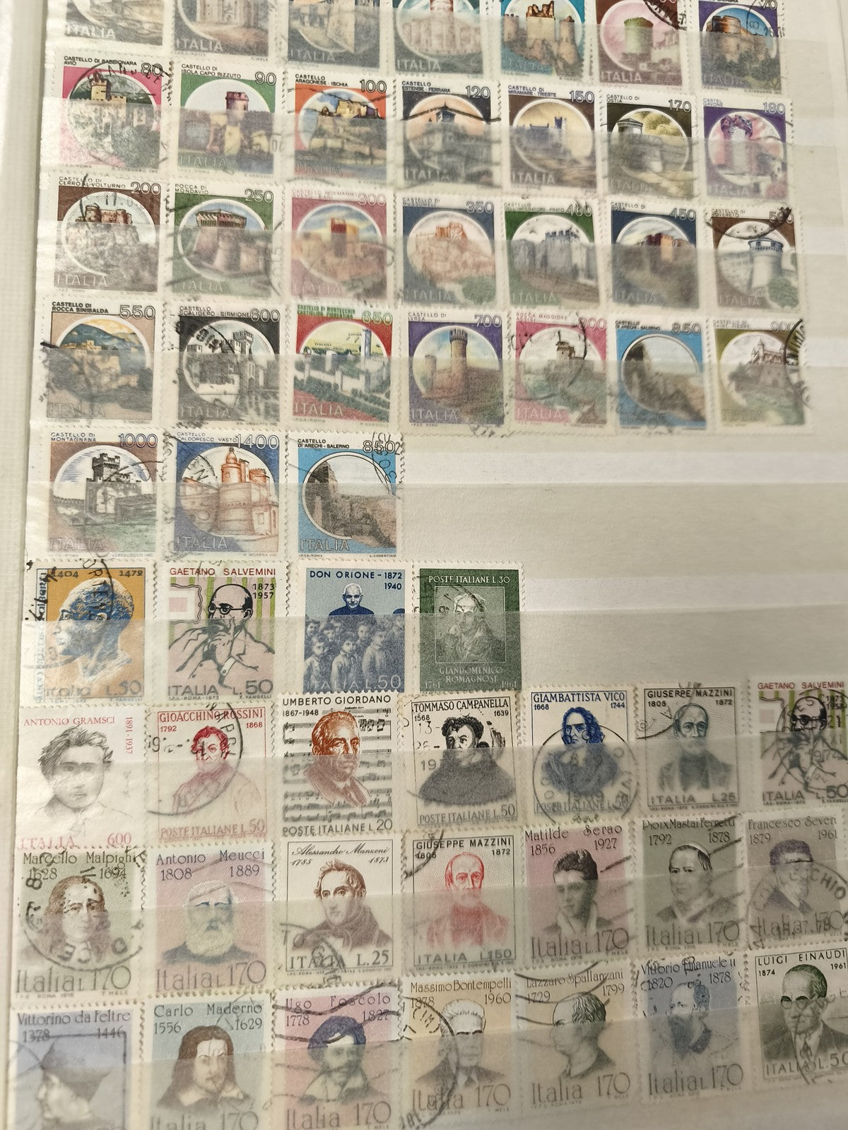 Lot de timbres Italie oblitérés, motifs châteaux et portraits, multicolores