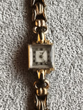 Montre femme vintage Trib Swiss plaquée or carré, bracelet maillons dorés rétro