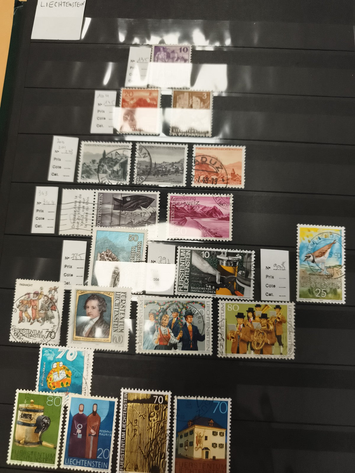 Lot timbres Liechtenstein oblitérés, thématiques arts, costumes, paysages