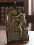 Médaille vintage athlétisme OMS relief sportif, anneaux olympiques