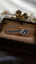 Pin's vintage CHAMPION OM Marseille bleu blanc – badge football rare