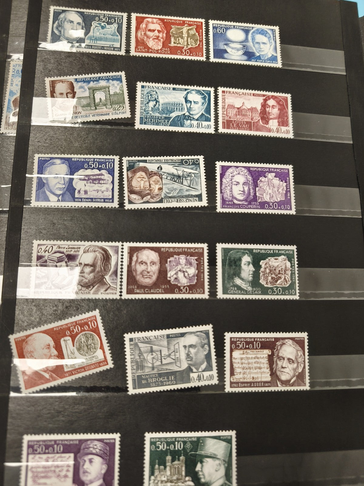 Lot anciens timbres oblitérés France personnages célèbres philatélie collection