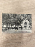 Ancienne carte postale CPA Luchon musique kiosque Pyrénées scène animée