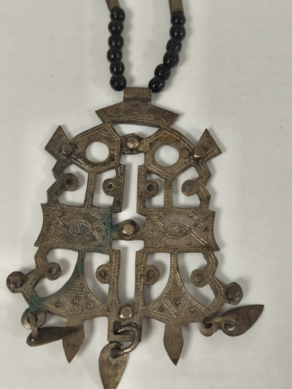 Collier vintage ancien touareg pendentif gravé ethnique perles noires Afrique
