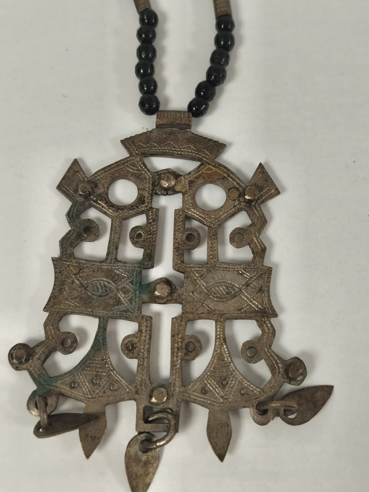 Collier vintage ancien touareg pendentif gravé ethnique perles noires Afrique
