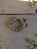 Pendentif rond vintage métal motif fleur années 50 rétro deadstock