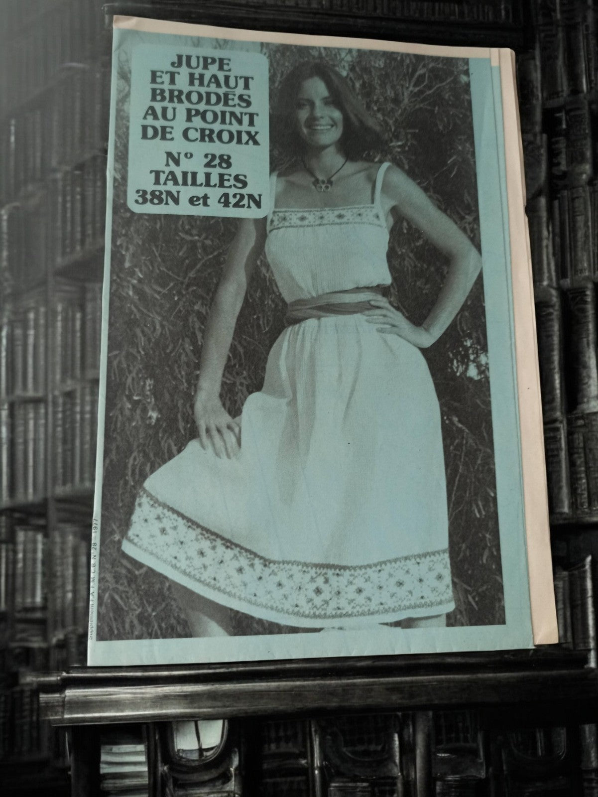 Patron couture vintage jupe et haut brodés point de croix N°28 rétro ancien