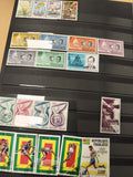 Lot de timbres Togo thématiques sports, aviation, faune, personnages - support n