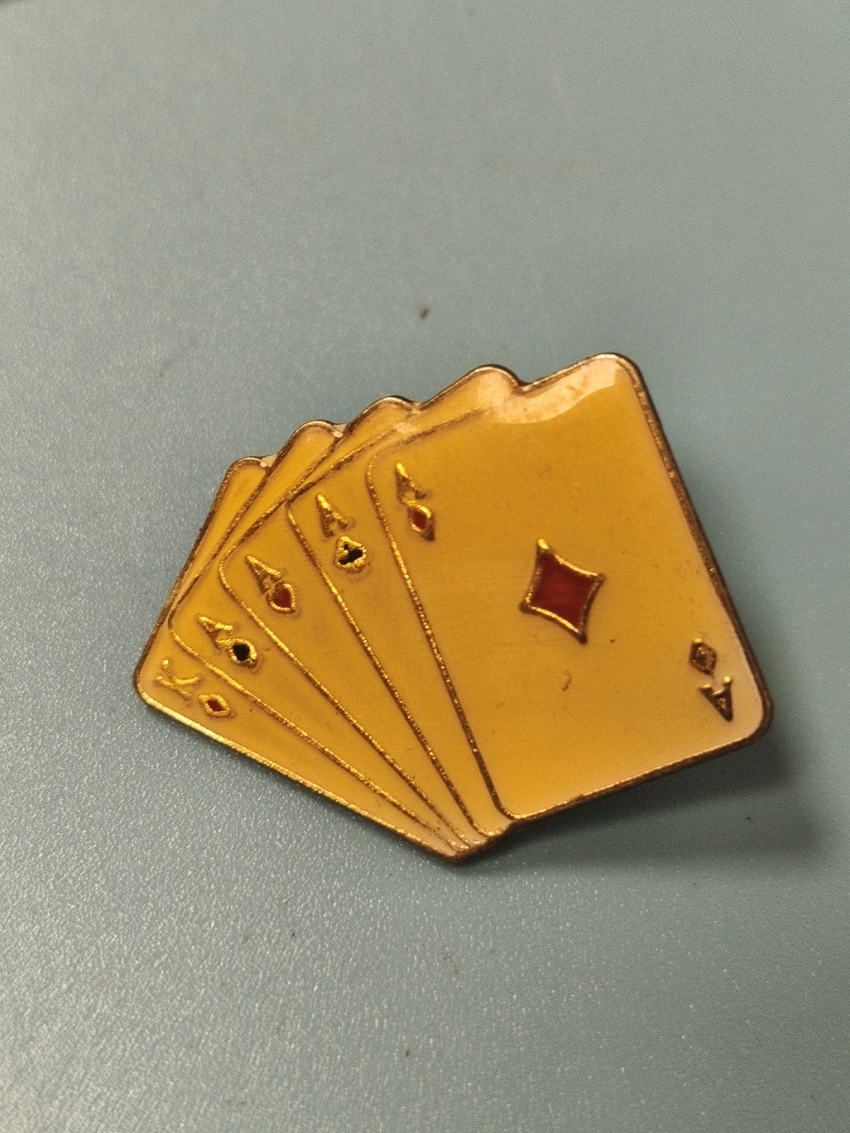 Vintage pin's jeu de cartes émaillé ? motif poker, collection (Ref 17)