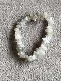 Bracelet pierres naturelles éclats blanc laiteux, perles irrégulières, bijou éla