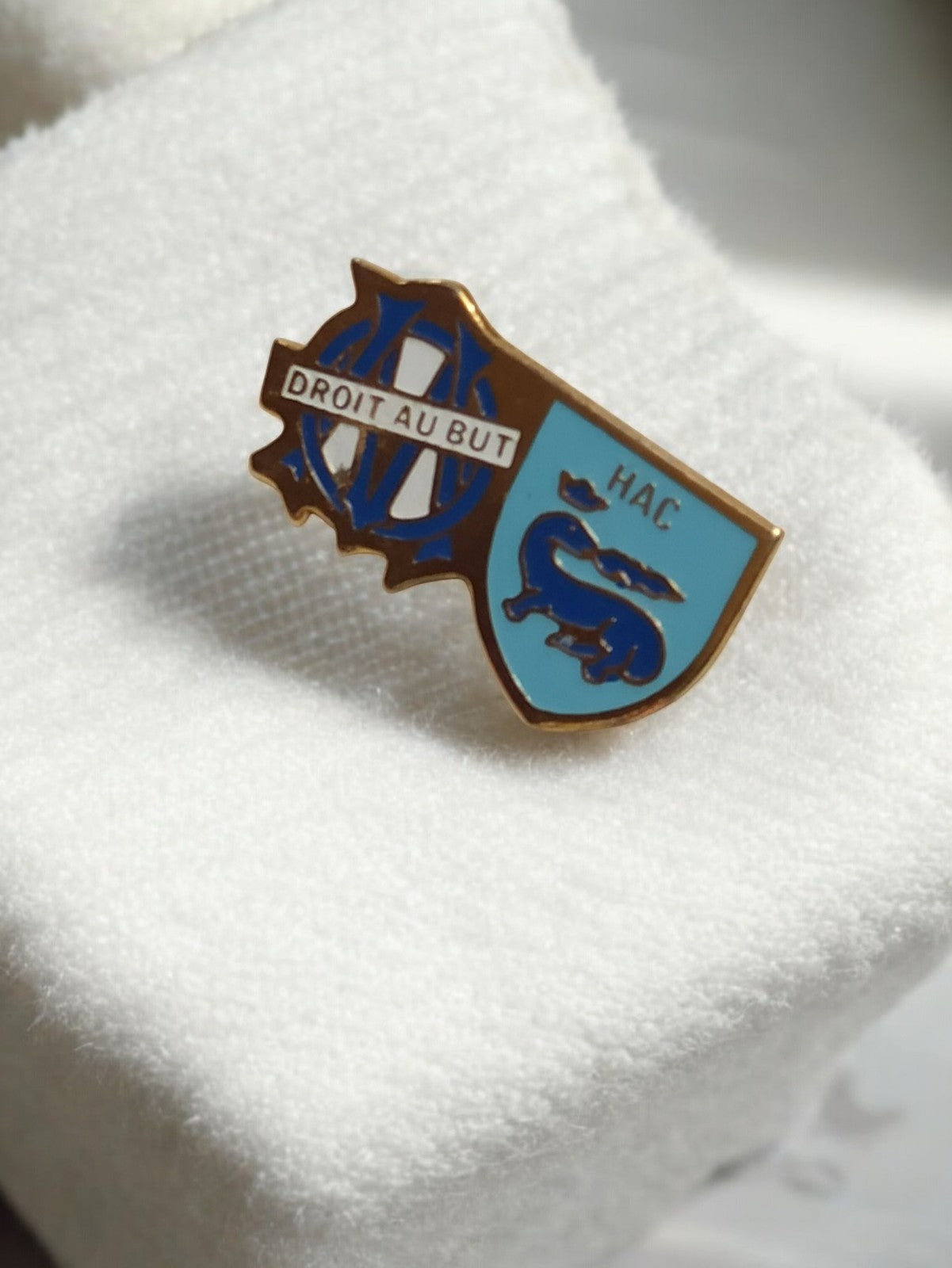 Pin's vintage Olympique de Marseille HAC badge ancien football bleu rétro