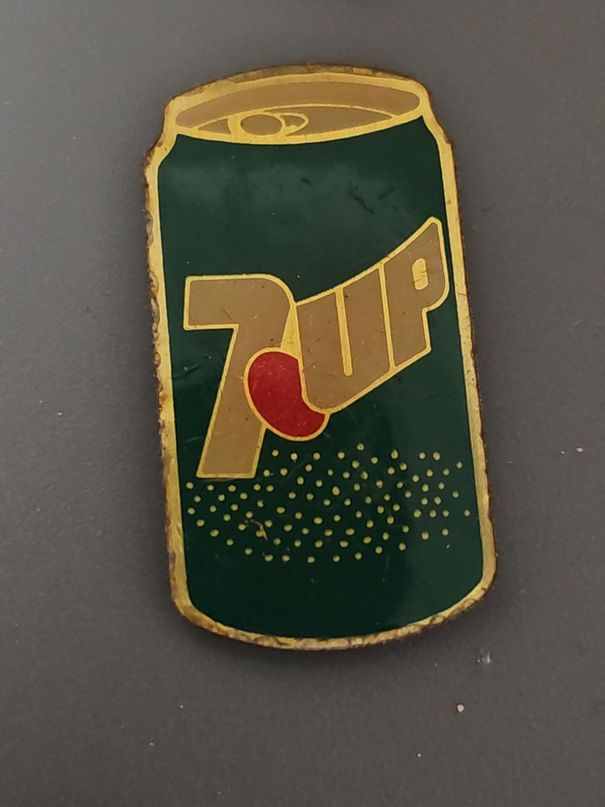 Pin's vintage rétro boisson 7up ancien badge publicitaire collection années 80