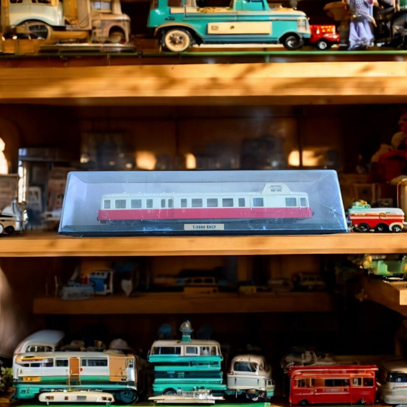 Maquette train SNCF X-3800 vintage, autorail miniature, sous vitrine
