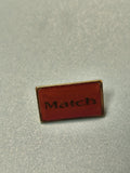 Vintage pin's rectangulaire rouge "Match" ancien badge collection (Ref 14)