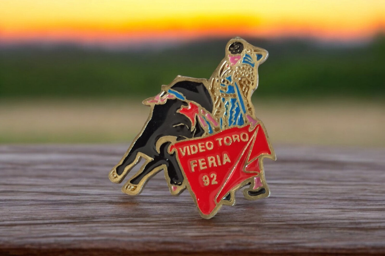 Pin's matador Feria 92 émaillé ? VIDEO TORO, souvenir vintage tauromachie