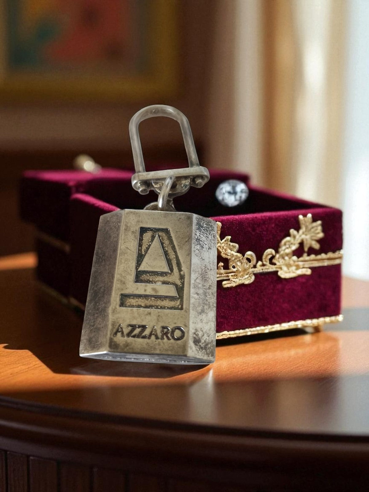 Cadenas vintage Azzaro authentique, finition métal vieilli, objet de collection