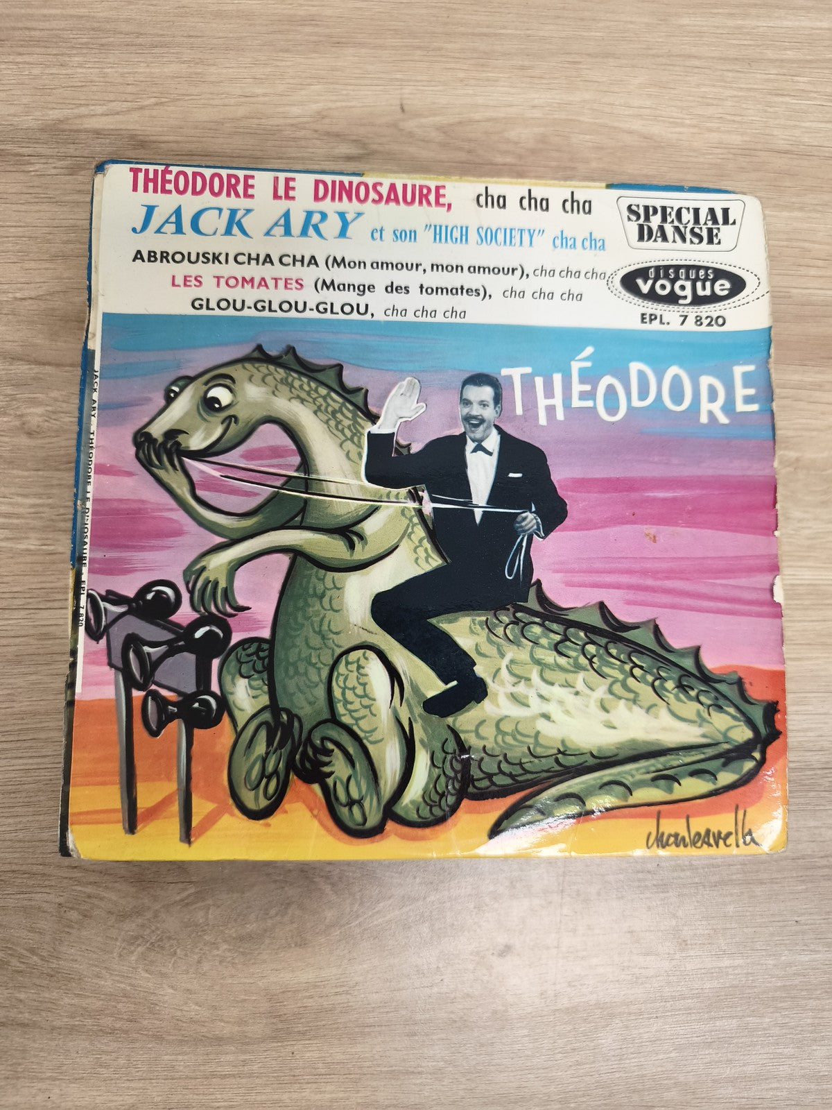 Vinyle 45T Jack Ary Théodore le Dinosaure Cha Cha Cha Disques Vogue pochette ill