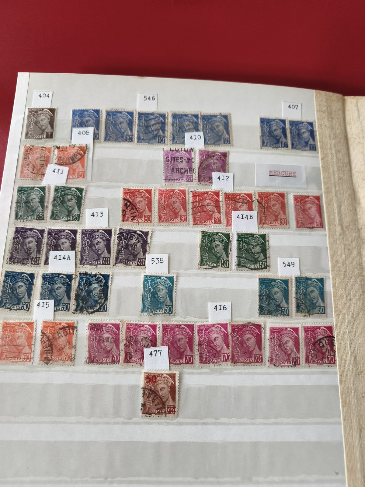 Lot de timbres français divers, multiples couleurs et valeurs faciales, d'occasi