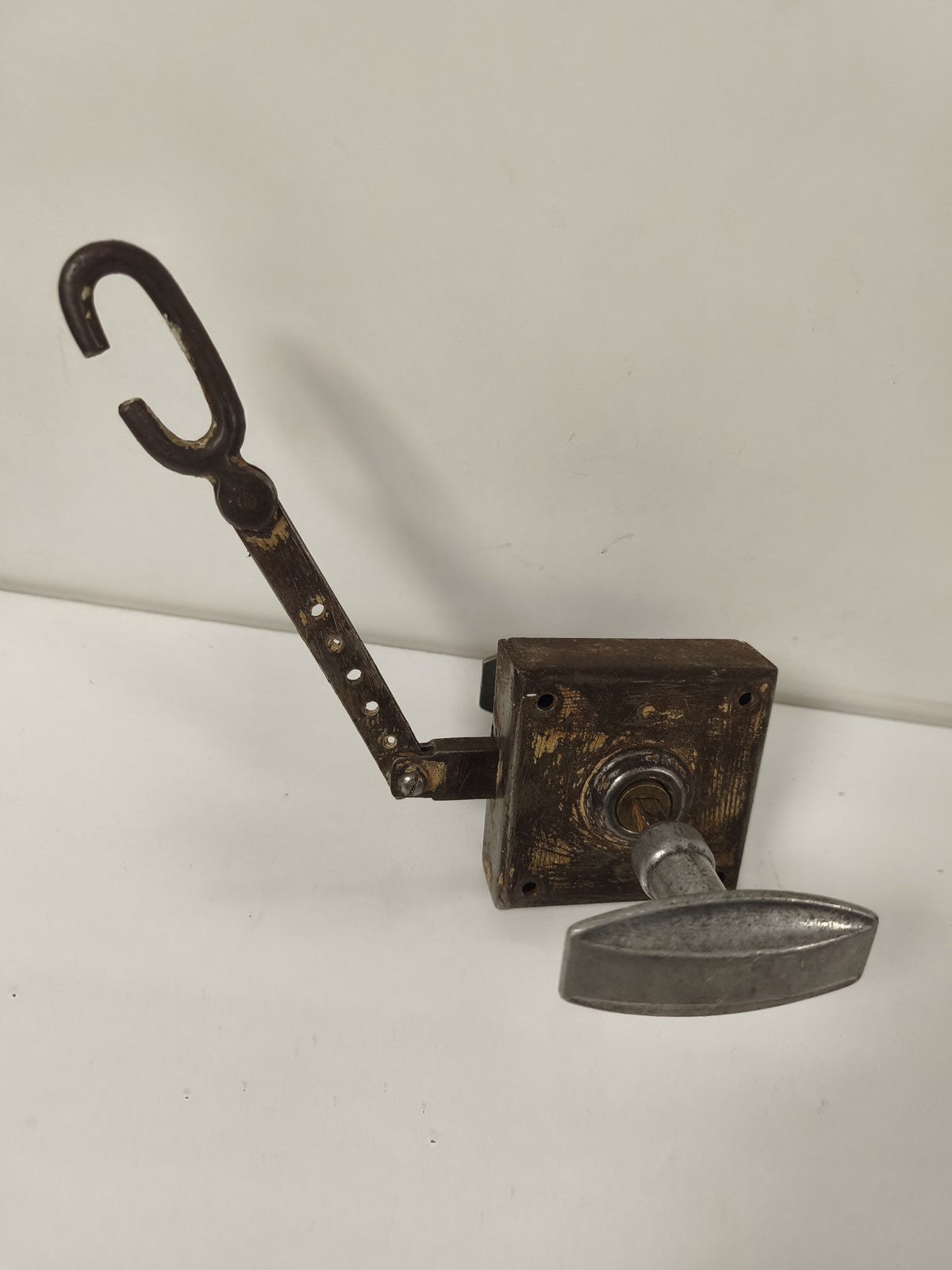 Ancienne poignée serrure de porte en métal, patine d?origine, pièce vintage