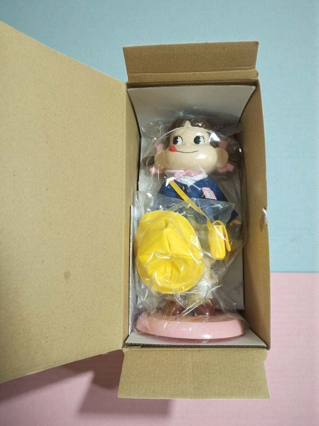 Figurine vintage Peko-chan Fujiya japonaise avec boîte d?origine, tenue bleue
