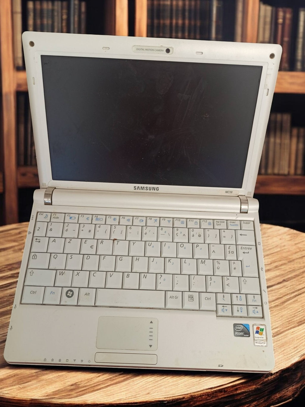 Mini PC portable Samsung NC10 vintage blanc Windows XP à réparer netbook ancien