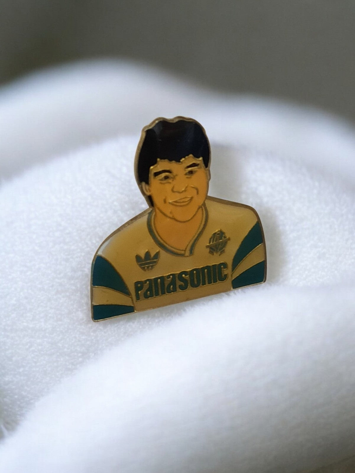 Pin's vintage Olympique de Marseille OM joueur Panasonic Adidas rare