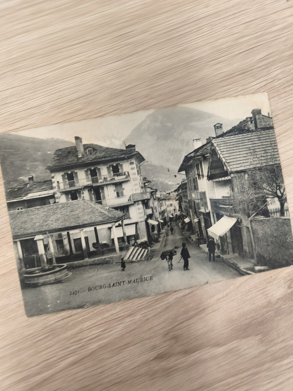 Ancienne carte postale Bourg-Saint-Maurice noir et blanc village alpin rétro