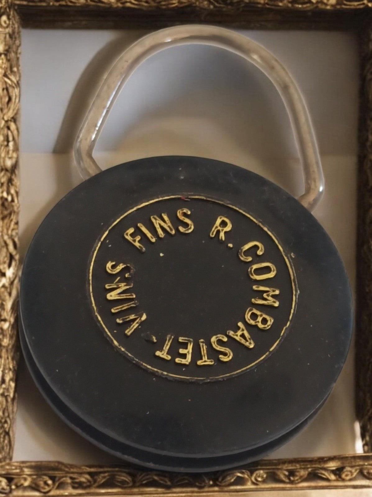 Porte-clés publicitaire vintage R. Combastet Vins Fins France noir