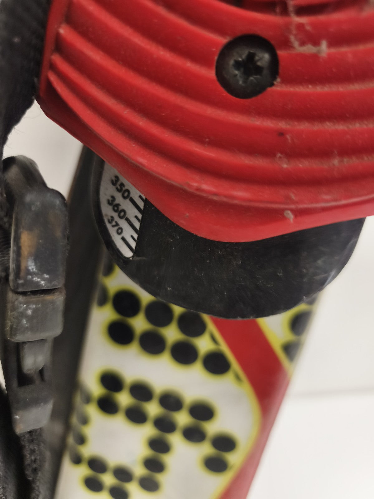 Mini ski Salomon Snowblade rouge jaune patinette fixation polyvalente