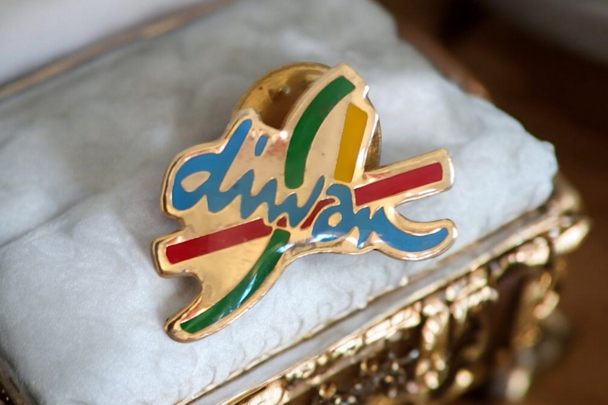 Pin's vintage Diwan multicolore rétro années 90, finition dorée, badge émaillé