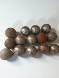 Boules de pétanque anciennes vintage lot 13 pièces, gravure, aspect métal rétro
