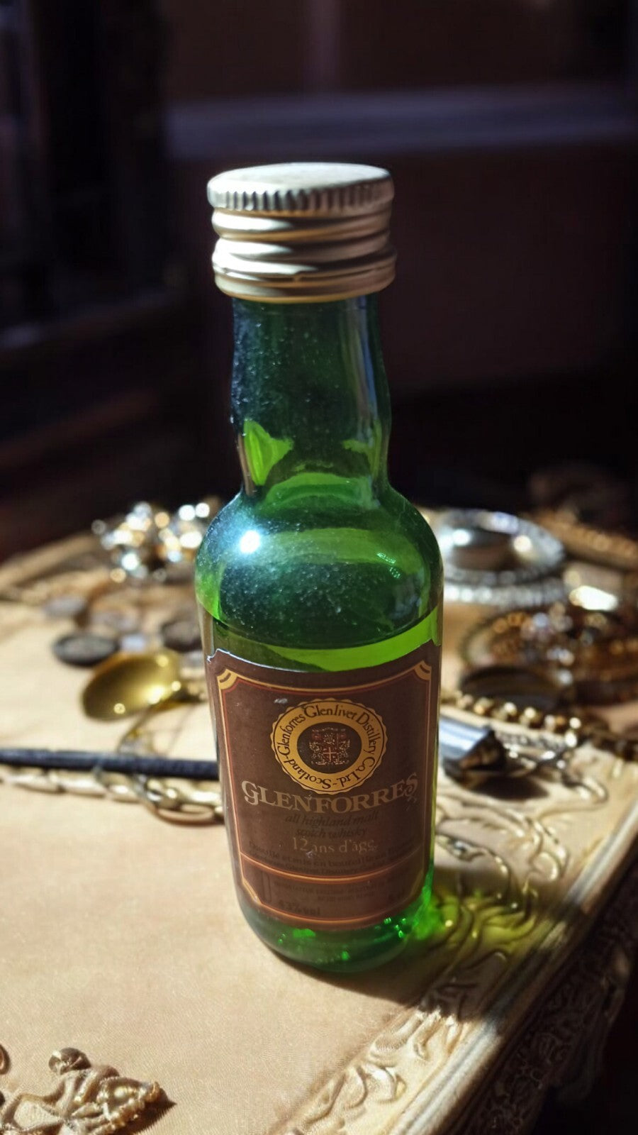Miniature whisky Glenforres 12 ans d?âge vintage, bouteille verte collection