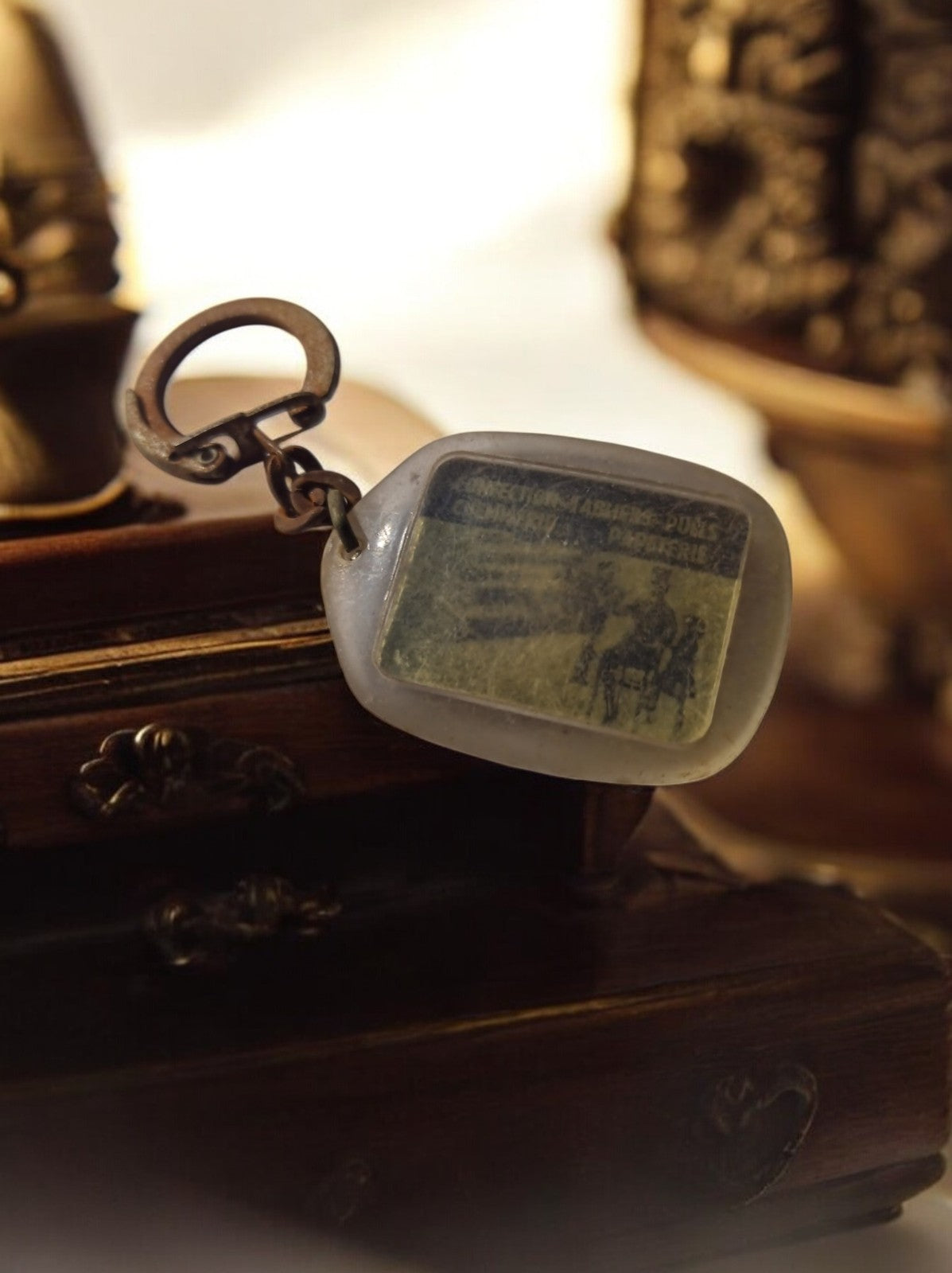 Porte-clés publicitaire vintage translucide rétro – accessoire ancien collector